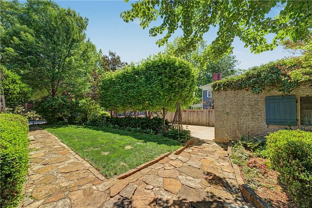 225 E Lafayette Street, Fayetteville, AR 72701
