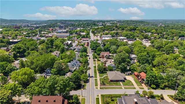 225 E Lafayette Street, Fayetteville, AR 72701