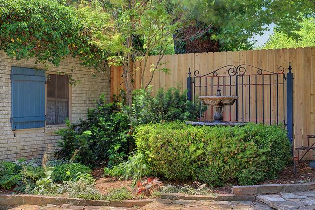225 E Lafayette Street, Fayetteville, AR 72701