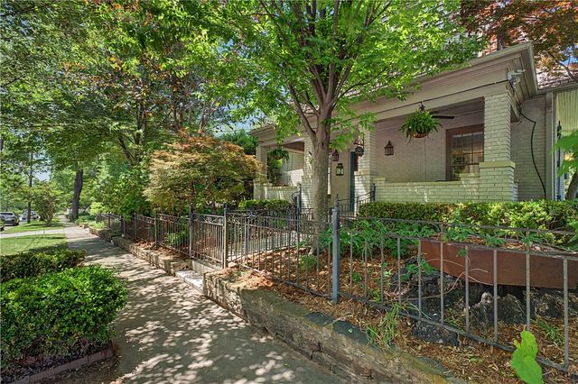 225 E Lafayette Street, Fayetteville, AR 72701