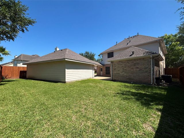 3207 Long Bough Court, Houston, TX 77059