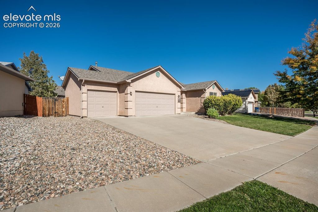 3433 Raccoon Lane, Pueblo, CO 81005 — photo 2