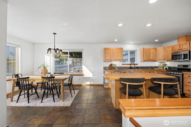 668 Parkview Place, Blaine, WA 98230