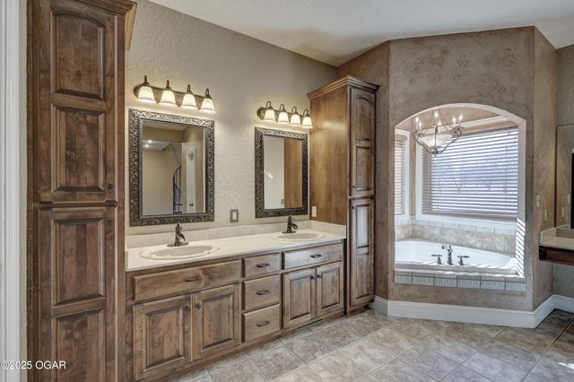 2625 Gaineswood Avenue, Baxter Springs, KS 66713