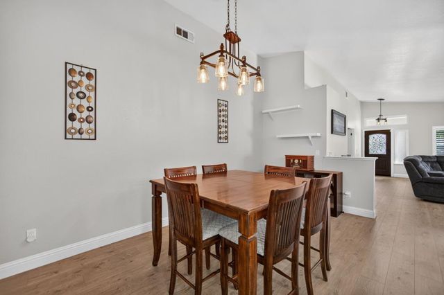 9144 Old Creek Dr, Elk Grove, CA 95758