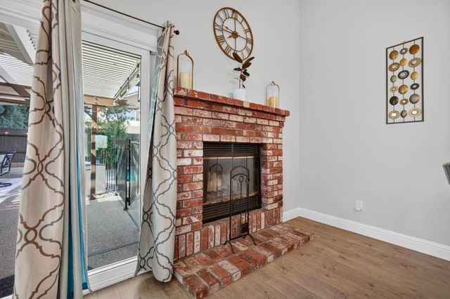 9144 Old Creek Dr, Elk Grove, CA 95758