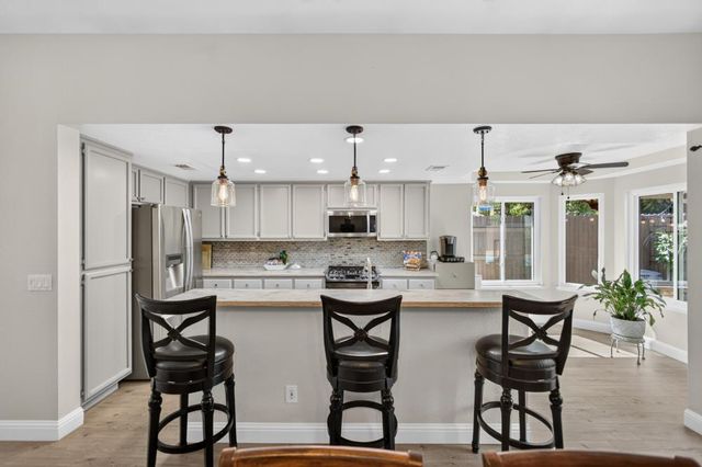 9144 Old Creek Dr, Elk Grove, CA 95758
