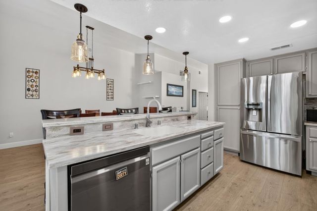 9144 Old Creek Dr, Elk Grove, CA 95758