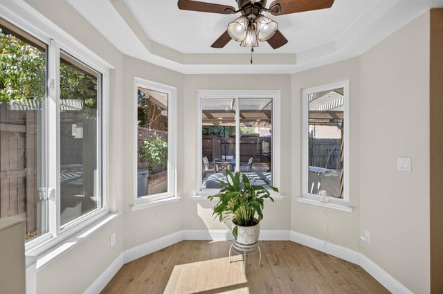 9144 Old Creek Dr, Elk Grove, CA 95758
