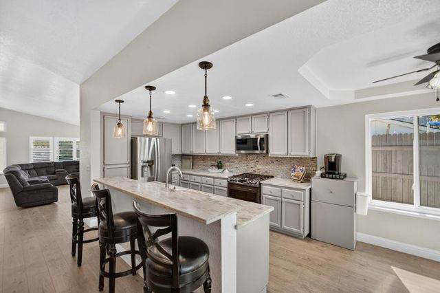 9144 Old Creek Dr, Elk Grove, CA 95758