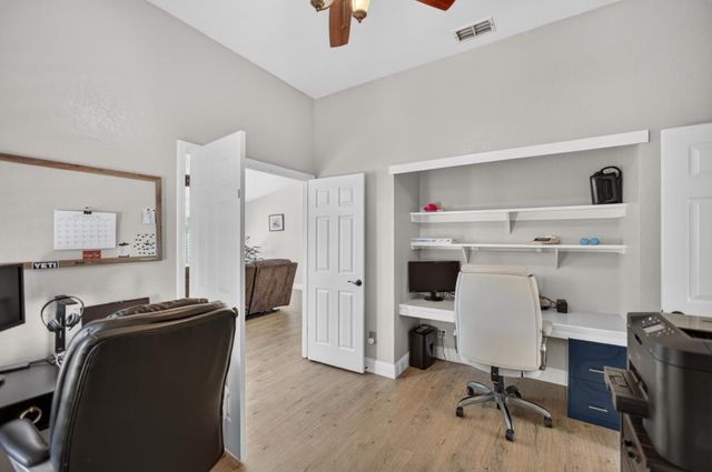 9144 Old Creek Dr, Elk Grove, CA 95758