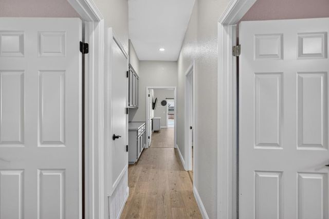 9144 Old Creek Dr, Elk Grove, CA 95758