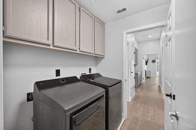9144 Old Creek Dr, Elk Grove, CA 95758