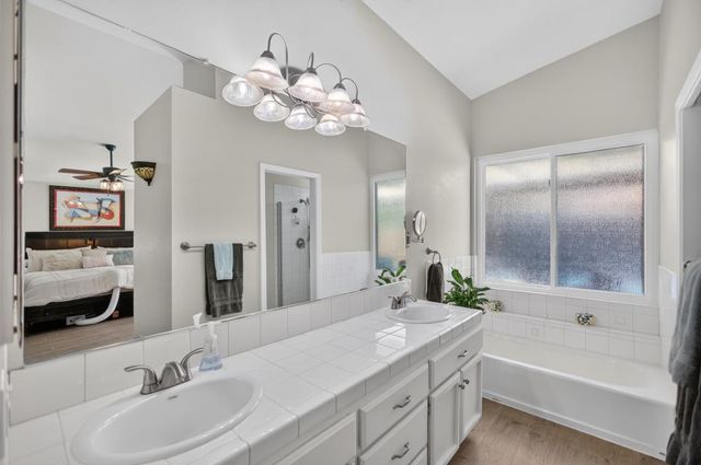 9144 Old Creek Dr, Elk Grove, CA 95758