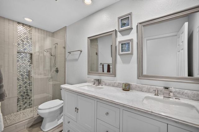 9144 Old Creek Dr, Elk Grove, CA 95758