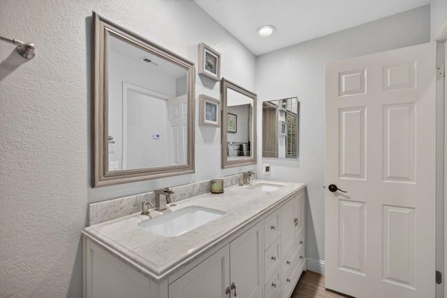 9144 Old Creek Dr, Elk Grove, CA 95758