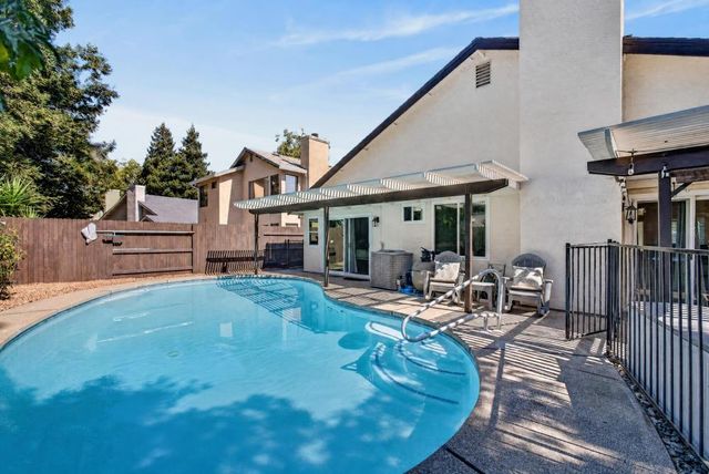 9144 Old Creek Dr, Elk Grove, CA 95758