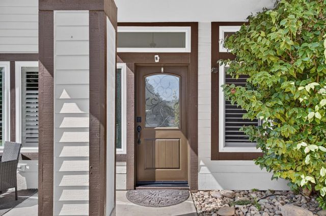 9144 Old Creek Dr, Elk Grove, CA 95758