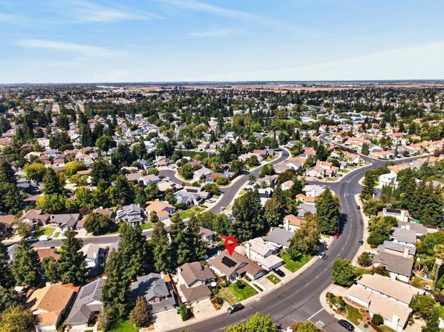 9144 Old Creek Dr, Elk Grove, CA 95758