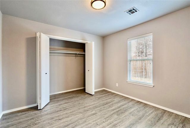 303 Edgehill Avenue, Lowell, AR 72745