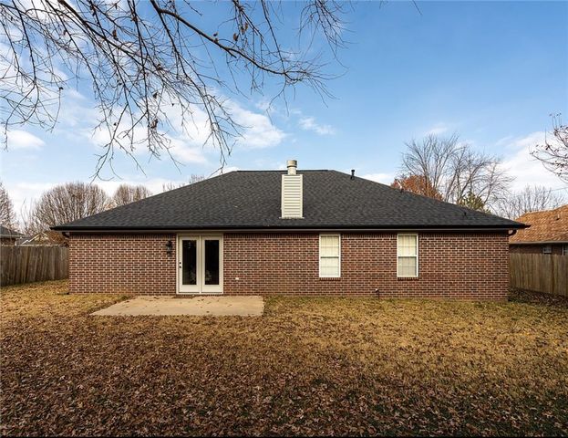 303 Edgehill Avenue, Lowell, AR 72745
