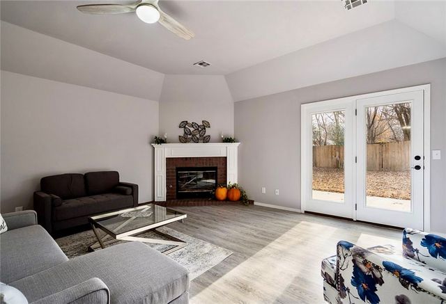 303 Edgehill Avenue, Lowell, AR 72745