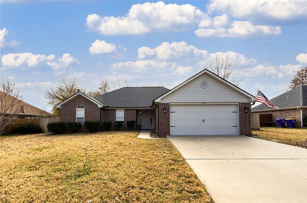 303 Edgehill Avenue, Lowell, AR 72745