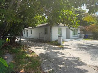 2910 NW 6th Ct, Pompano Beach, FL 33069