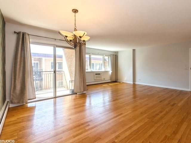 3552 N Oleander Avenue 205, Chicago, IL 60634