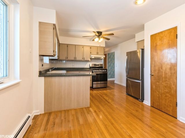 3552 N Oleander Avenue 205, Chicago, IL 60634