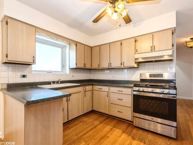 3552 N Oleander Avenue 205, Chicago, IL 60634