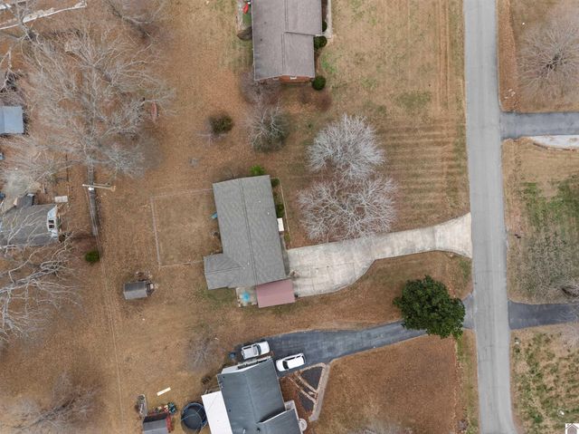 1318 Shelby McCallum Drive, Benton, KY 42025