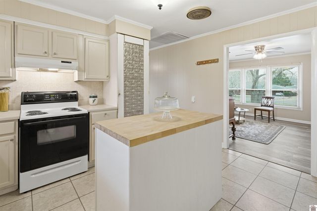 1318 Shelby McCallum Drive, Benton, KY 42025