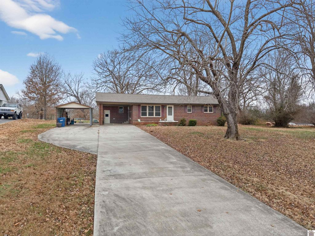 1318 Shelby McCallum Drive, Benton, KY 42025