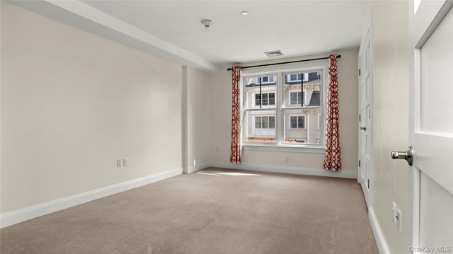 225 Stanley Avenue 203, Mamaroneck, NY 10543