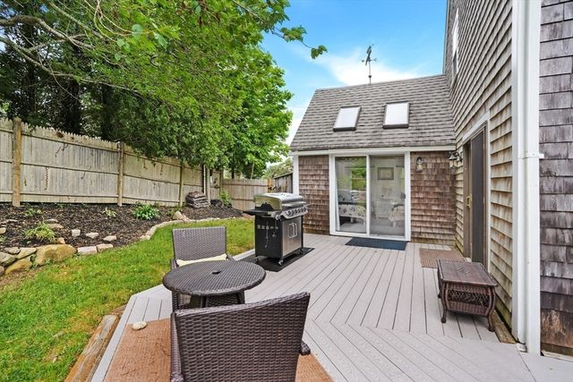 155 Skiff Ave, Tisbury, MA 02568