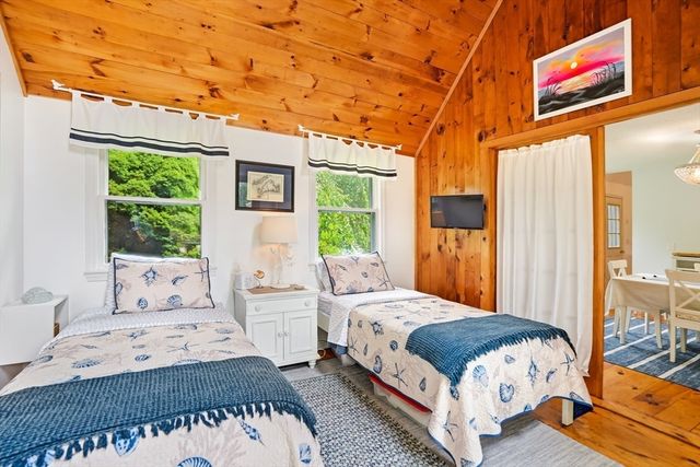 155 Skiff Ave, Tisbury, MA 02568