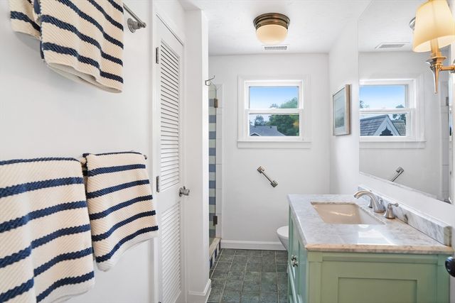 155 Skiff Ave, Tisbury, MA 02568