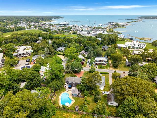 155 Skiff Ave, Tisbury, MA 02568
