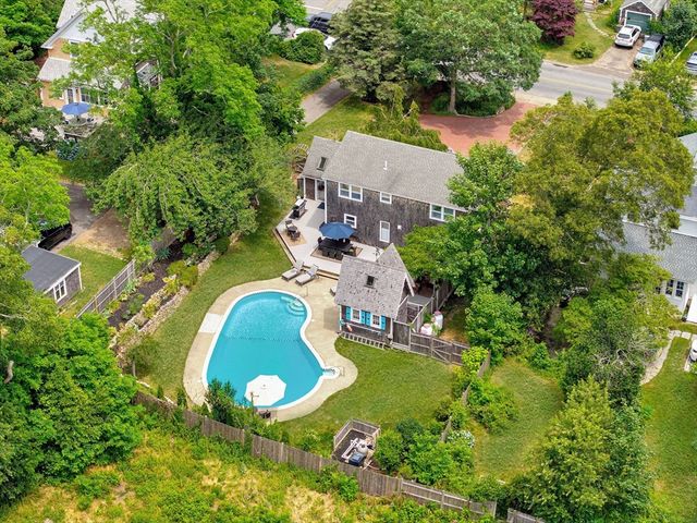 155 Skiff Ave, Tisbury, MA 02568
