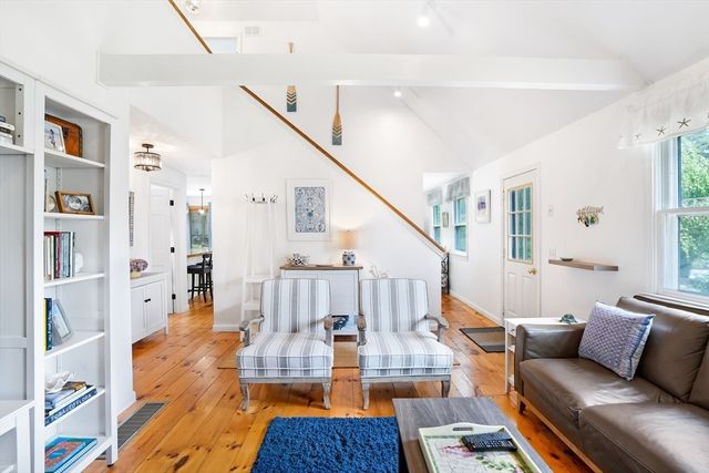 155 Skiff Ave, Tisbury, MA 02568