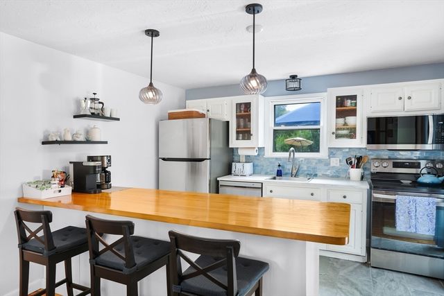 155 Skiff Ave, Tisbury, MA 02568