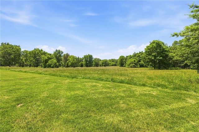11310 S Hunt Road, Lone Jack, MO 64070