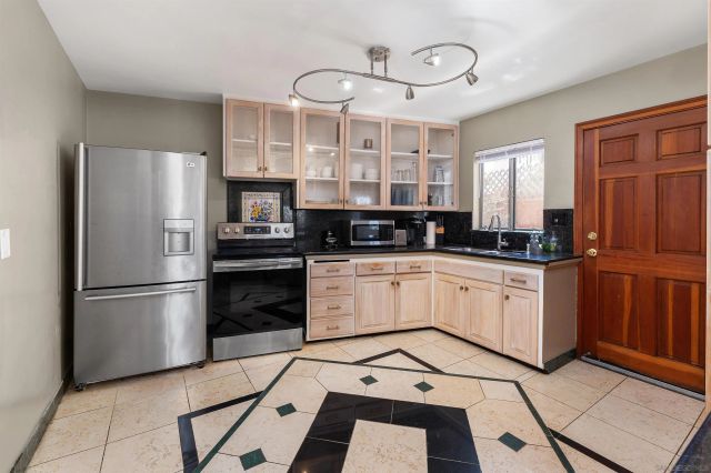 4980-82 Crystal Dr, San Diego, CA 92109