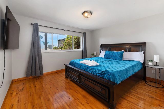 4980-82 Crystal Dr, San Diego, CA 92109