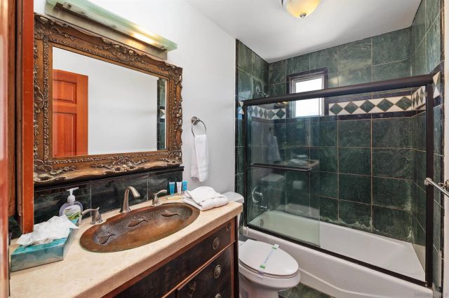 4980-82 Crystal Dr, San Diego, CA 92109
