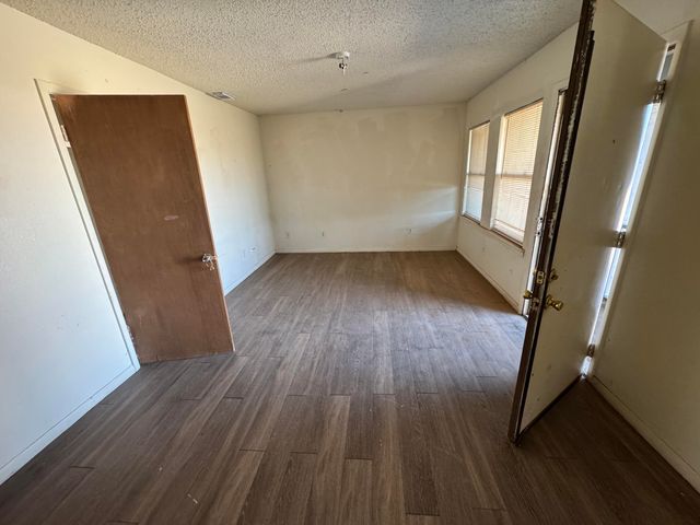 105 Pecos Place, Plainview, TX 79072