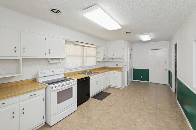 3128 S WOODLAND Street, Amarillo, TX 79103