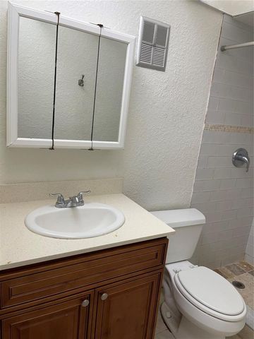 770 SE 2ND Avenue E106, Deerfield Beach, FL 33441