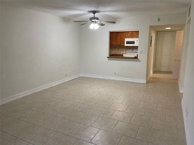 770 SE 2ND Avenue E106, Deerfield Beach, FL 33441